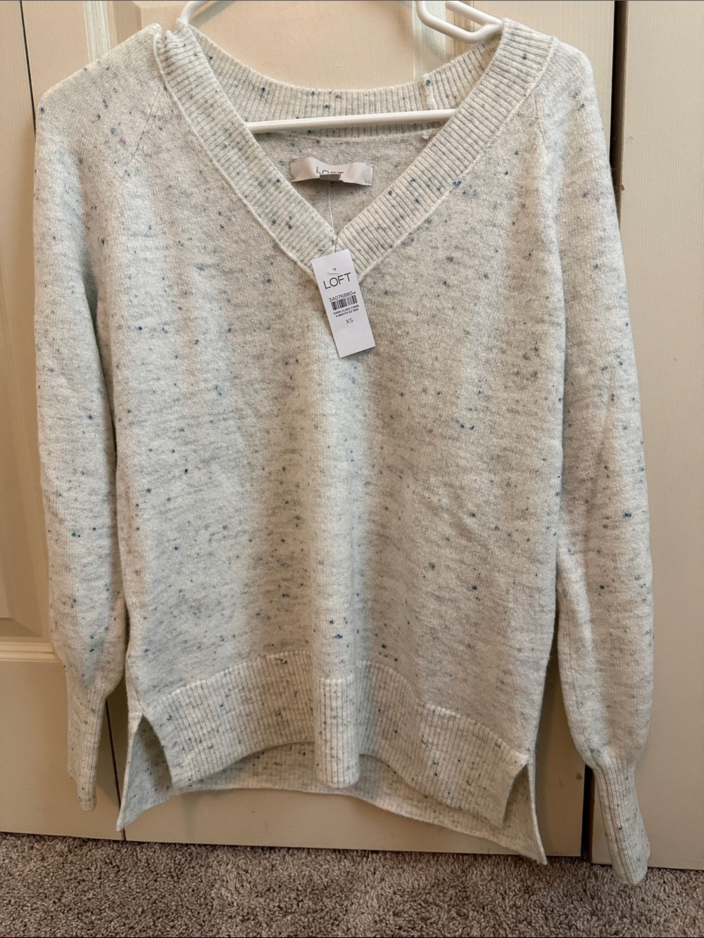 LOFT Cream Speckled V-Neck Pullover Sweater